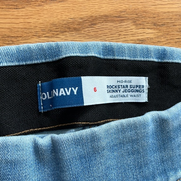 Old navy mid rise rockstar super skinny jeggings - Picture 2 of 3